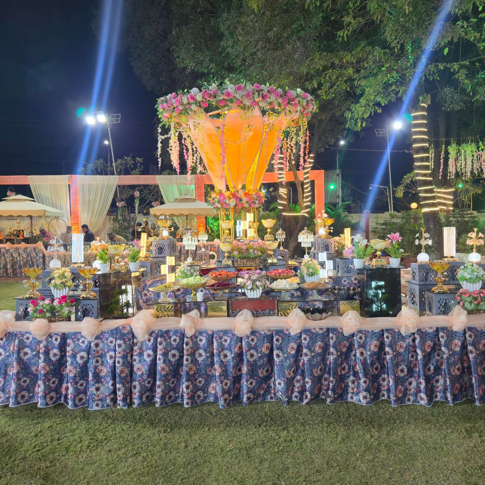 decorated-food-stall-wedding-bhopal Beautifully decorated food stalls for wedding catering and reception events at Utsav Marriage Garden, Bhopal.