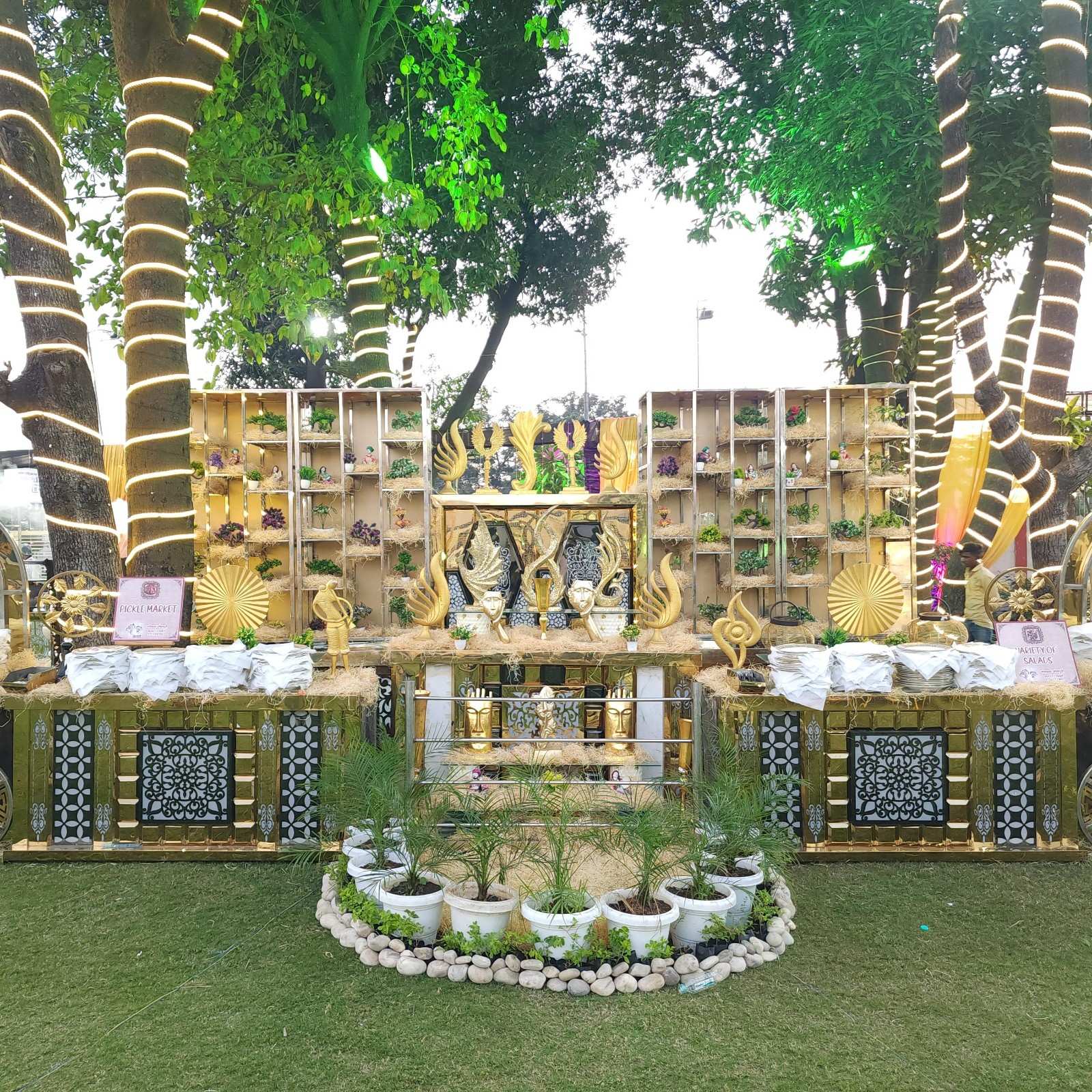 premium-wedding-buffet-setup-bhopal Premium wedding buffet setup with elegant stainless steel counters and beautifully presented vegetarian cuisine at Utsav Marriage Garden, Bhopal.