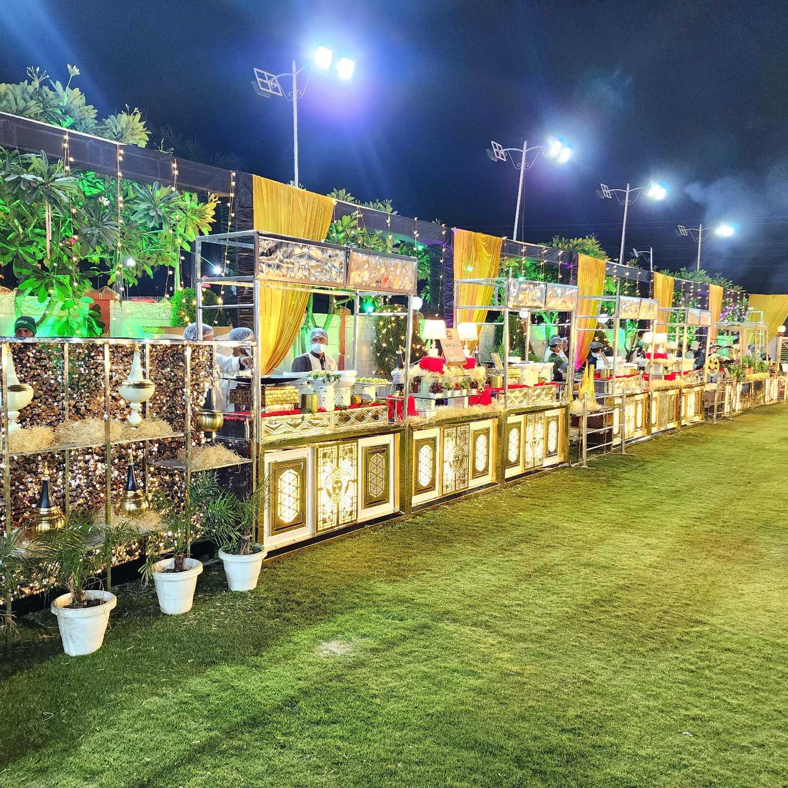 ss-buffet-counter-wedding-catering-bhopal Stainless steel buffet counters with elegant food presentation for weddings and receptions at Utsav Marriage Garden, Bhopal.